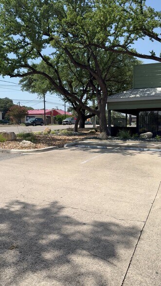Primary Photo Of 1201 S Main St, Boerne Unknown For Lease