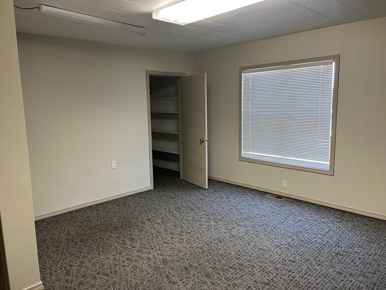 More Photos Of 3104 W Kennewick Ave, Kennewick Office For Lease