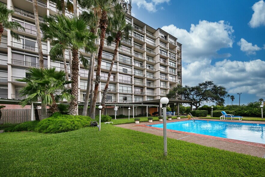 More Photos Of 4600 Ocean Dr, Corpus Christi Apartments For Sale