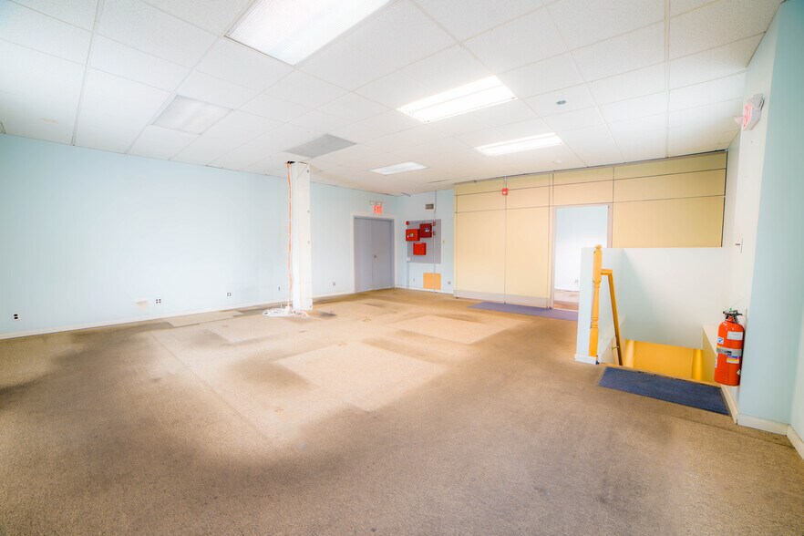 More Photos Of 18 Morris Pl, Yonkers Manufacturing For Lease
