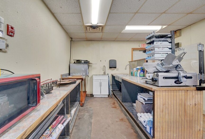 More Photos Of 87 N Main St, Franklinville Service Station For Lease