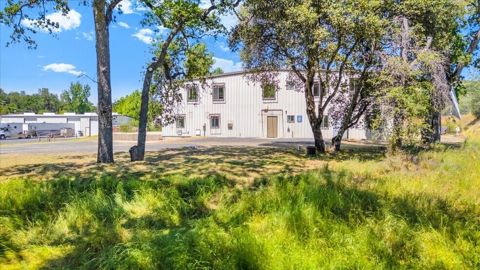 More Photos Of 20833 Mechanical Dr, Sonora Warehouse For Lease