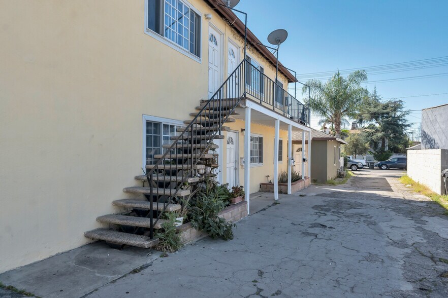 More Photos Of 11853 Hart St, North Hollywood Multifamily For Sale