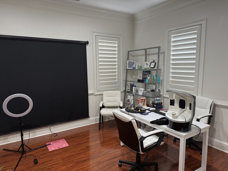 More Photos Of 3535 Roswell Rd, Marietta Medical For Lease