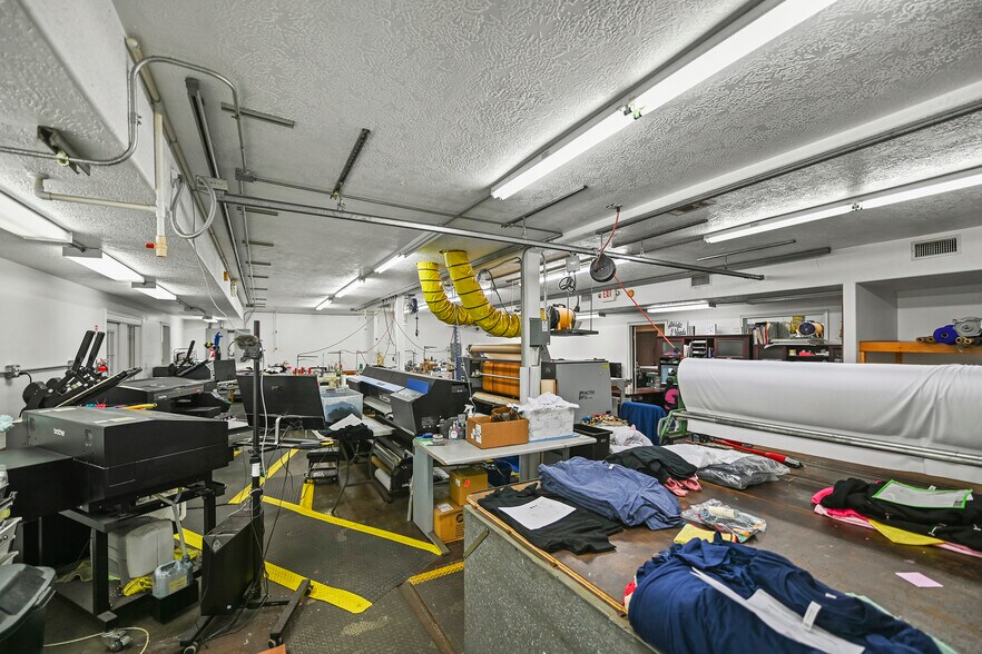 More Photos Of 20204 Schiel Rd, Cypress Warehouse For Sale