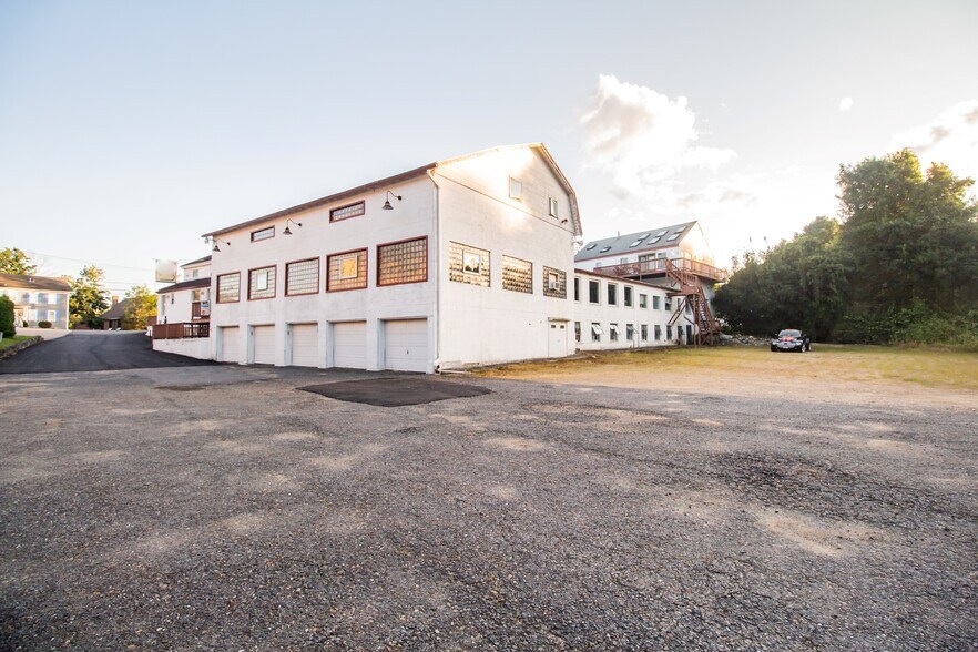 More Photos Of 1152 Main St, Leicester Flex For Lease