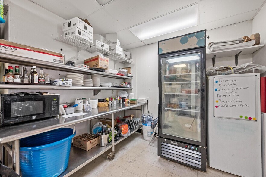 More Photos Of 31 Lakeside Dr, Harveys Lake Restaurant For Sale