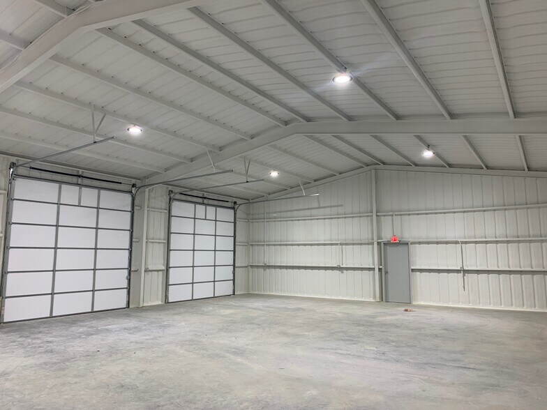 More Photos Of 1011 Upper Denton Rd, Weatherford Warehouse For Lease