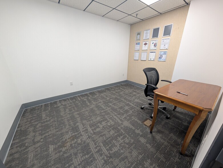 More Photos Of 136 Center St, Old Town Office For Sale