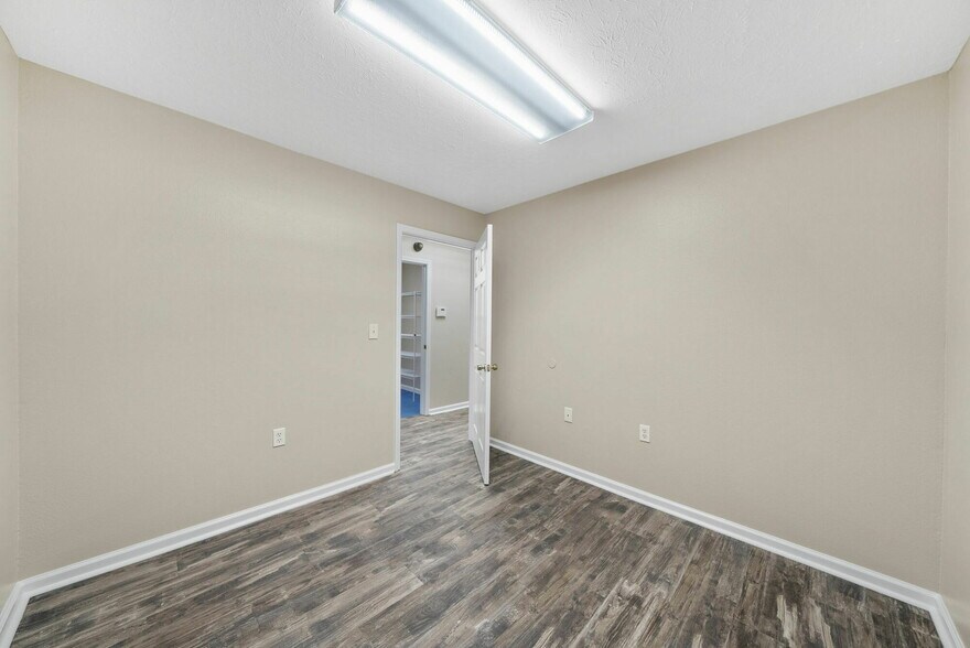 More Photos Of 1225 Transmitter Rd, Panama City Warehouse For Lease