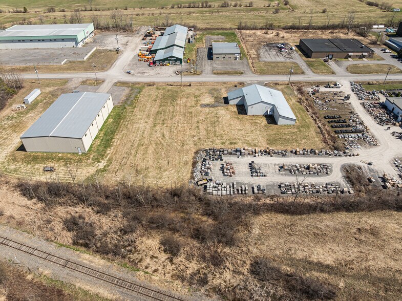 More Photos Of 19 Terry Fox Dr, Vankleek Hill Manufacturing For Sale