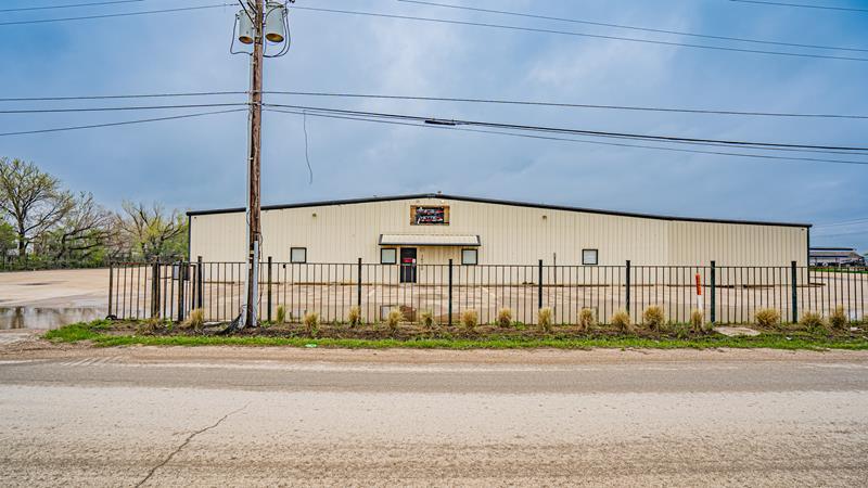 More Photos Of 10100 Hicks Field Rd, Fort Worth Warehouse For Sale