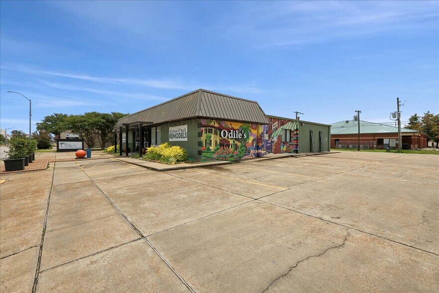 More Photos Of 911 Green Ave, Orange Storefront Retail Office For Sale