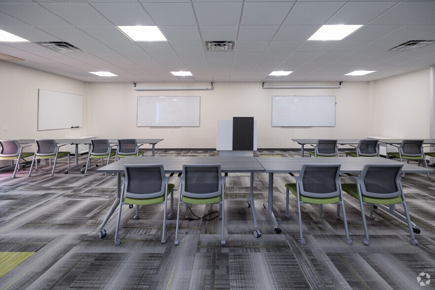 More Photos Of 3733 University Blvd W, Jacksonville Office For Lease