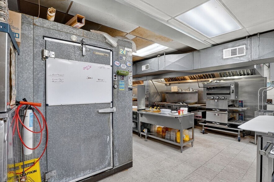 More Photos Of 550 McKeesport Rd, Elizabeth Freestanding For Sale