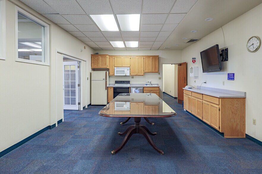 More Photos Of 971 E Broadway Ave, Atwater Office For Lease