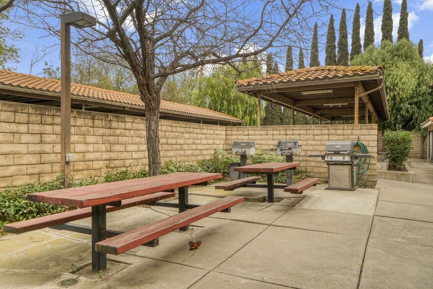 More Photos Of 1850 Williams St, Simi Valley Apartments For Sale