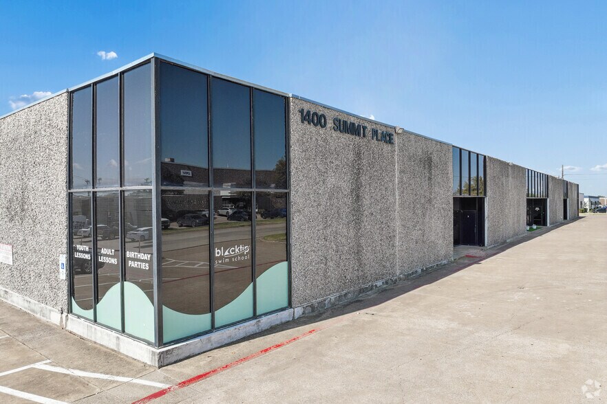 More Photos Of 1400 Summit Ave, Plano Showroom For Lease