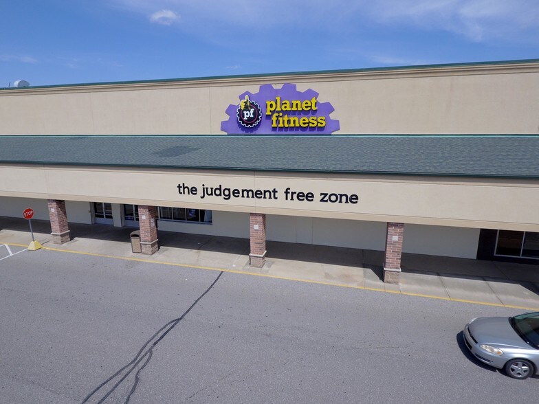 More Photos Of 4510-4706 State St, Saginaw Storefront For Lease