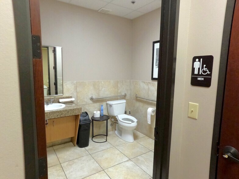 More Photos Of 6570 Naaman Forest Blvd, Garland Medical For Sale