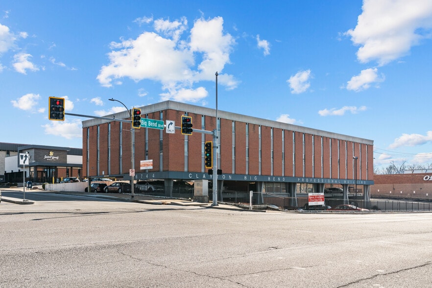 More Photos Of 6744 Clayton Rd, Richmond Heights Medical For Lease