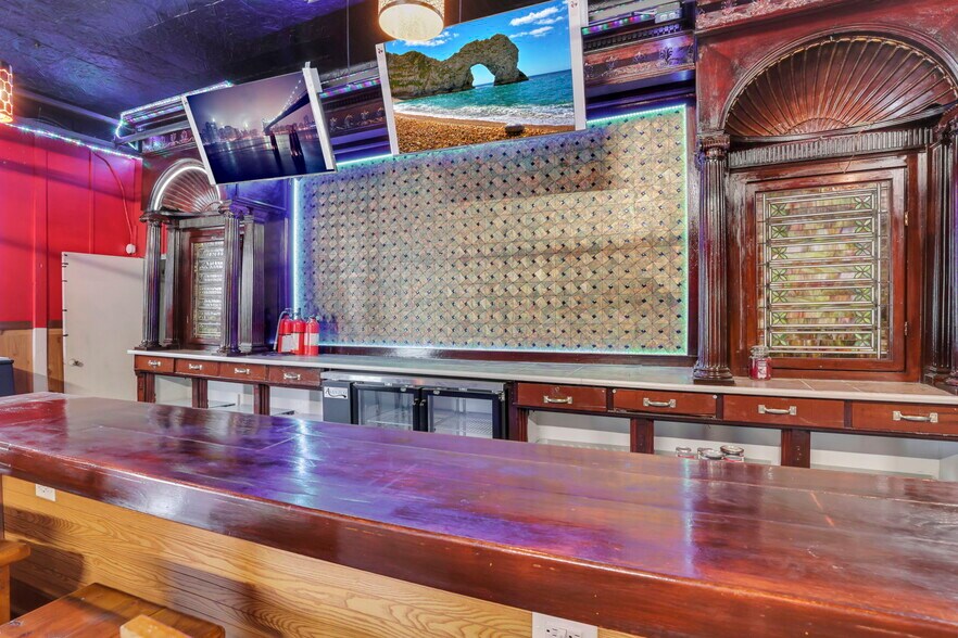 More Photos Of 11472 Broad St SW, Pataskala Bar For Lease