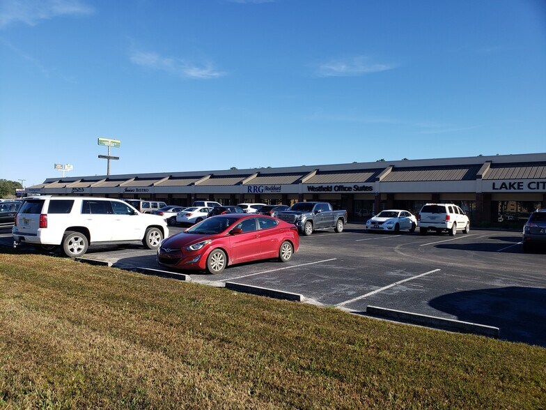 More Photos Of I-75 @ I-75 & U.S. 90, Lake City Unknown For Lease