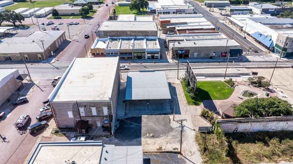 More Photos Of 120 E Blackjack St, Dublin Storefront For Sale