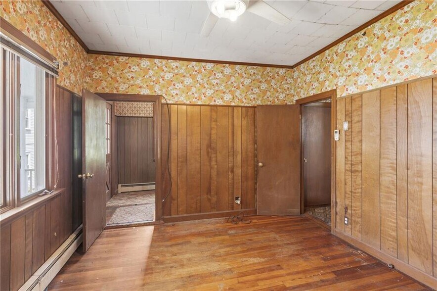 More Photos Of 400 Thames St, Bristol Multifamily For Sale