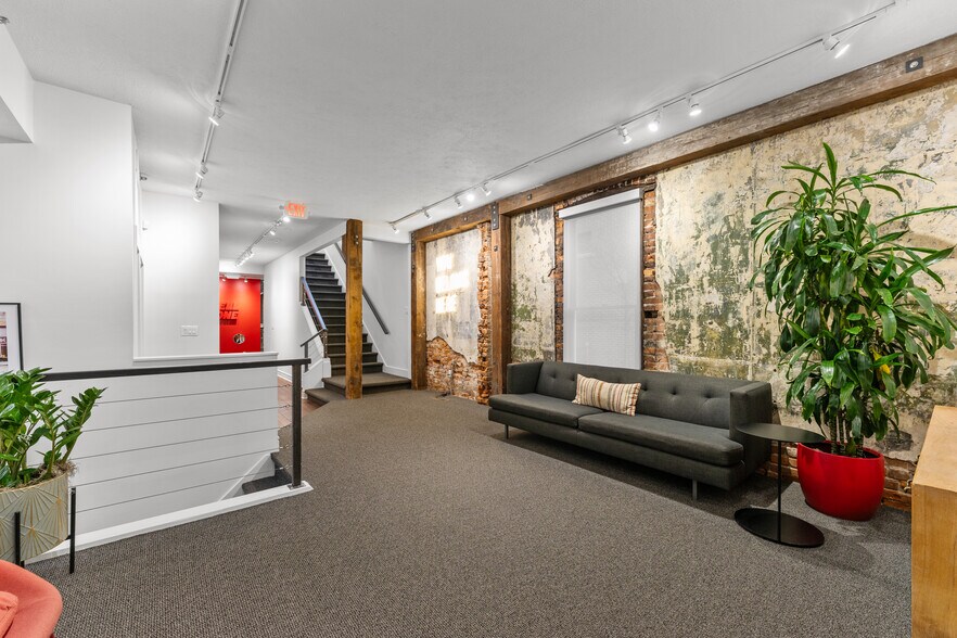 More Photos Of 330 N College Ave, Indianapolis Office For Sale