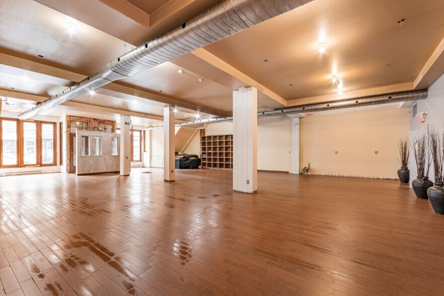 More Photos Of 425 Rue Rachel E, Montréal General Retail For Sale