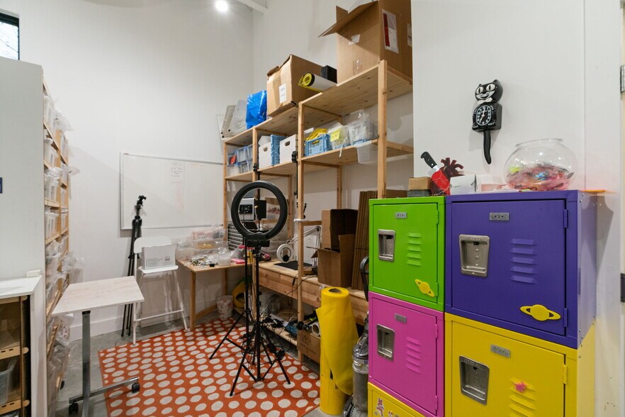 More Photos Of 1800 E 4th St, Austin Office Residential For Lease