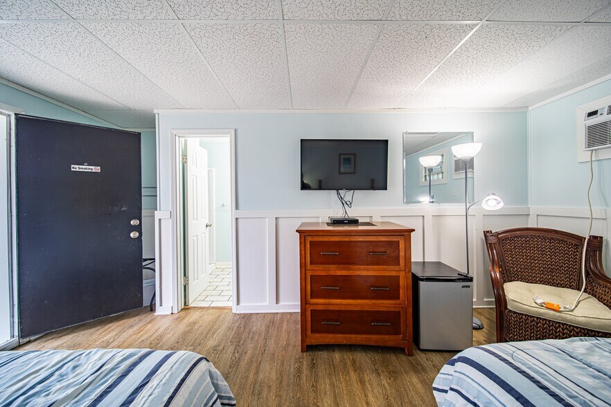 More Photos Of 5169 Lake Rd E, Geneva Hotel For Sale