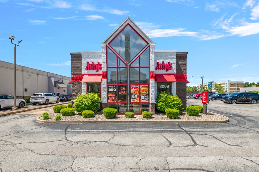 Primary Photo Of 3009 S Dirksen Pky, Springfield Fast Food For Sale