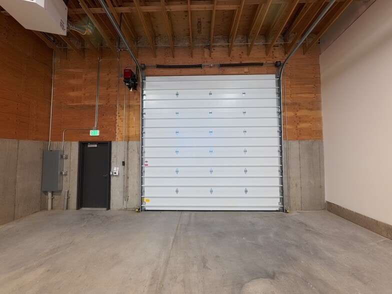 More Photos Of 2405 SW 1st St, Redmond Industrial For Lease