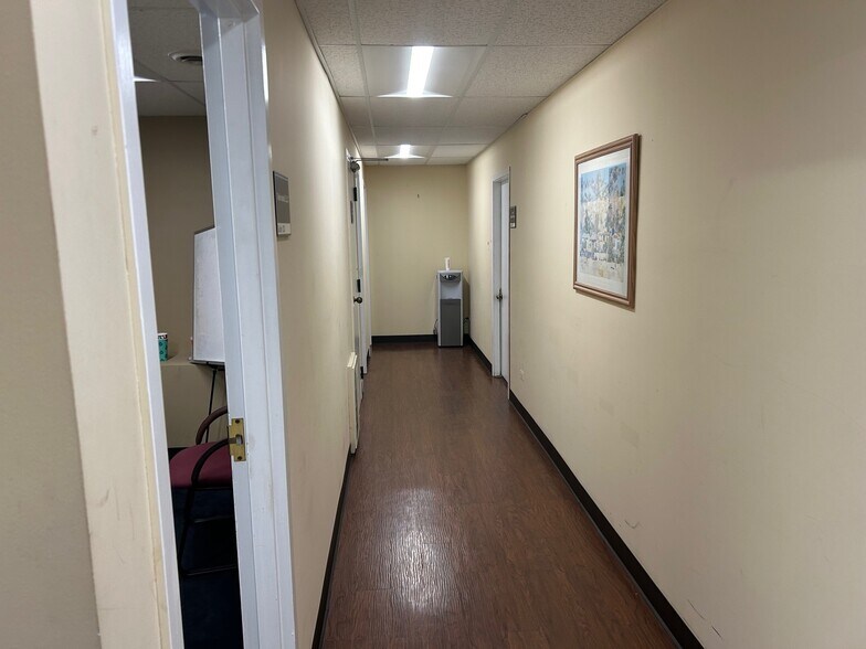 More Photos Of 5 E College Dr, Arlington Heights Office For Sale