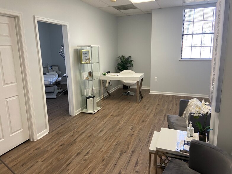 More Photos Of 8622 Lee Hwy, Fairfax Medical For Sale