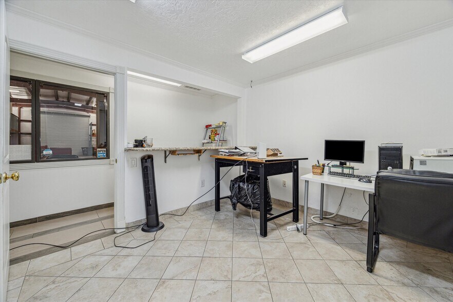 More Photos Of 11126 Timber Crest Dr, Houston Warehouse For Sale