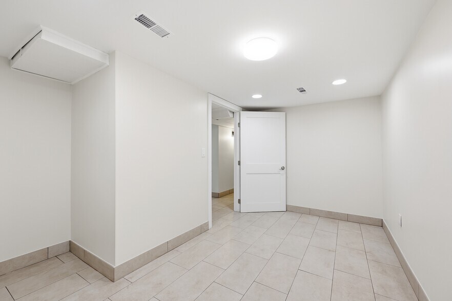 More Photos Of 25 Sheridan Blvd, Lakewood Freestanding For Sale