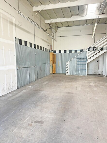 More Photos Of 3485 Airway Dr, Santa Rosa Flex For Lease