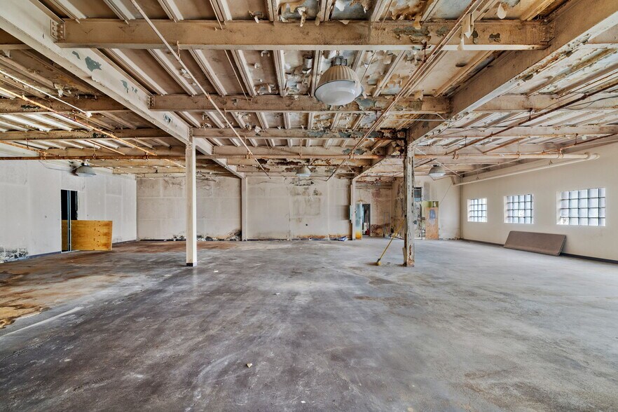 More Photos Of 8033 Bennett St, Pittsburgh Industrial For Sale