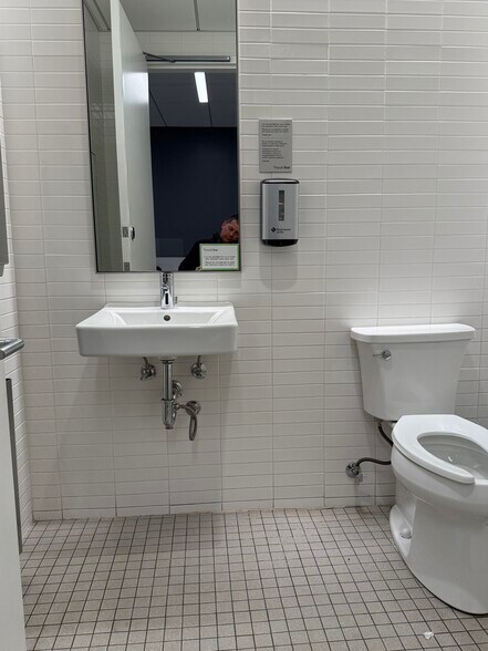 More Photos Of 314 Brighton Beach Ave, Brooklyn Storefront Retail Office For Lease