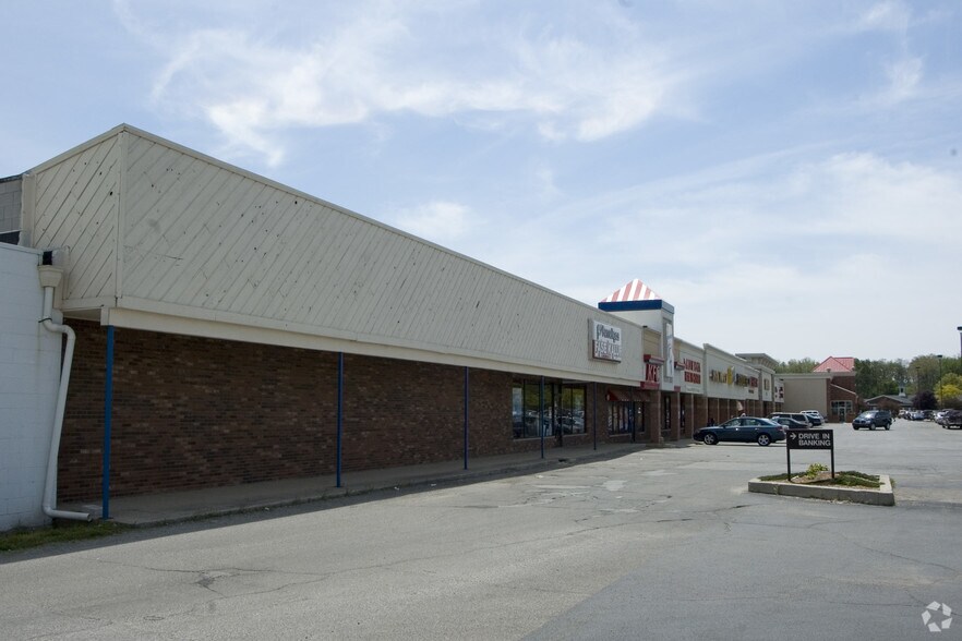More Photos Of 305-423 N Halleck St, Demotte General Retail For Lease