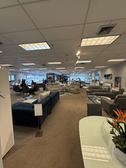 More Photos Of 7979 Pines Blvd, Pembroke Pines Storefront Retail Office For Sale