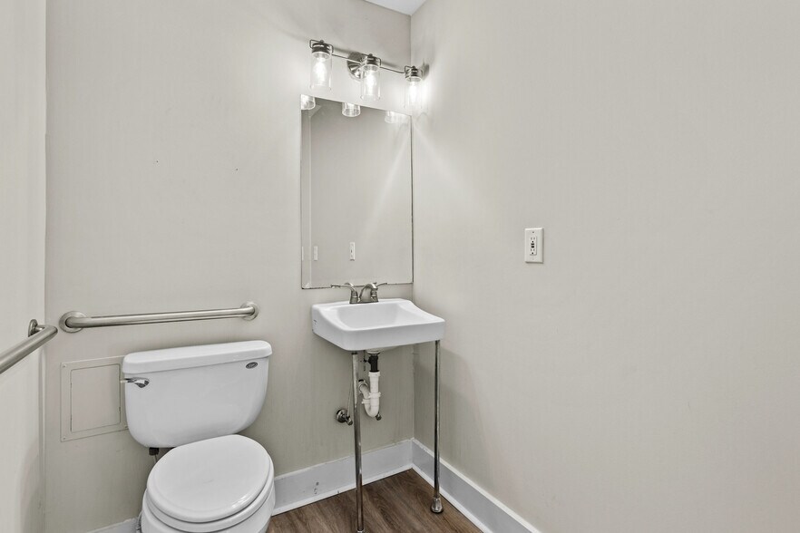 More Photos Of 90 E Moreno St, Buford Office Residential For Sale