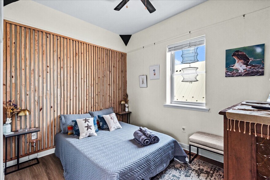 More Photos Of 10 Irving Ave N, Colonial Beach Apartments For Sale