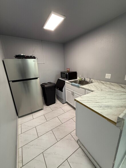 More Photos Of 2715 E Del Mar Blvd, Laredo General Retail For Sale