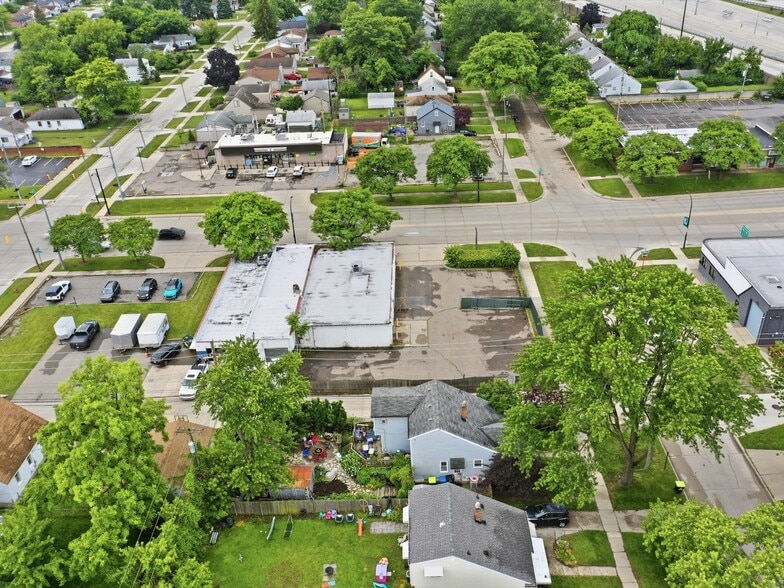 More Photos Of 832 W 11 Mile Rd, Madison Heights Warehouse For Sale