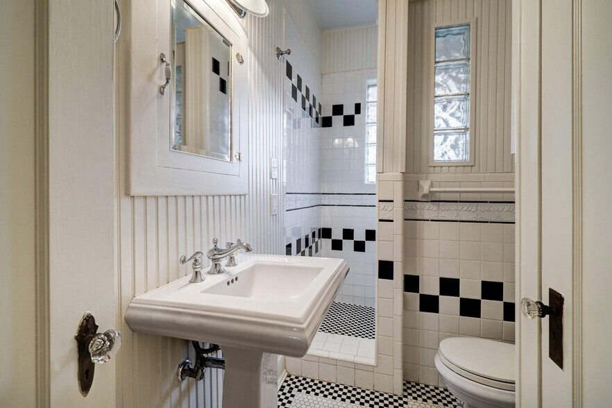 More Photos Of 414 Branard St, Houston Medical For Sale