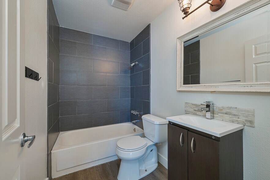 More Photos Of 7831 SW 34th Ave, Portland Apartments For Sale